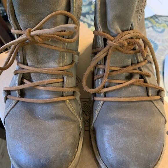 BORN BOOTIES SIZE 38M OR 7-1/2M - Picture 2 of 6